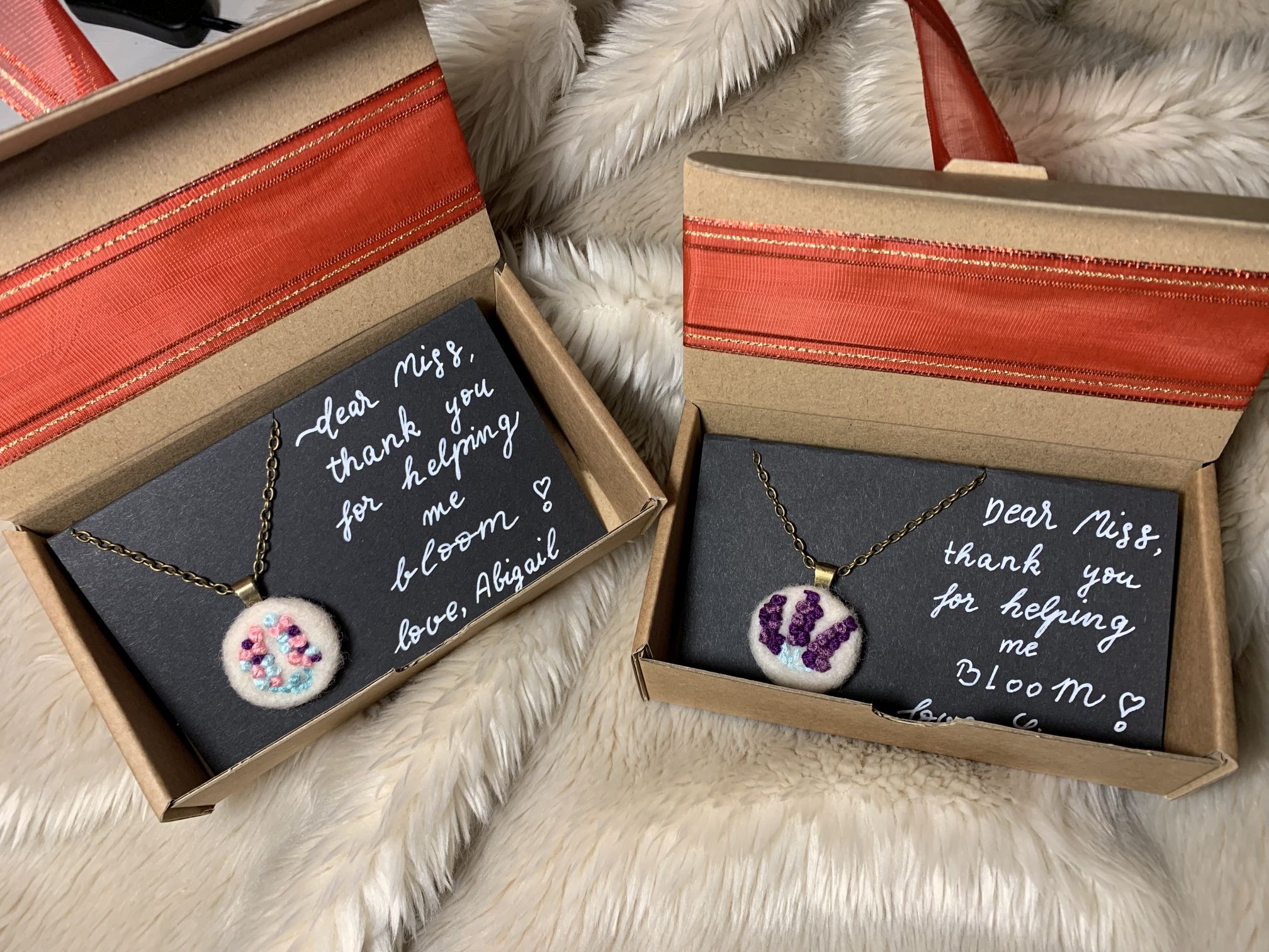 Grace's Gift Shop - Bijuterii handmade cu lână împâslită