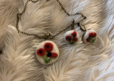 Grace's Gift Shop - Bijuterii handmade cu lână împâslită